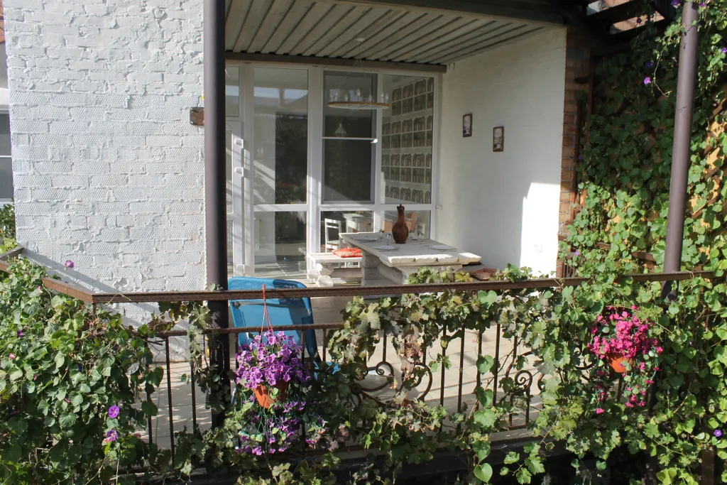 Коттеджу моря: костровая чаша камин детская территория бассейн баттут.