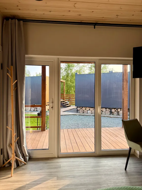 Гостевой домик от Mountain House с бассейном на первой линии