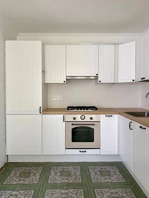 Загородный дом с садом и бассейном