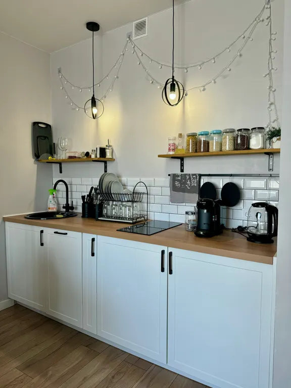 Желтая студия с панорамным видом на город и Двину