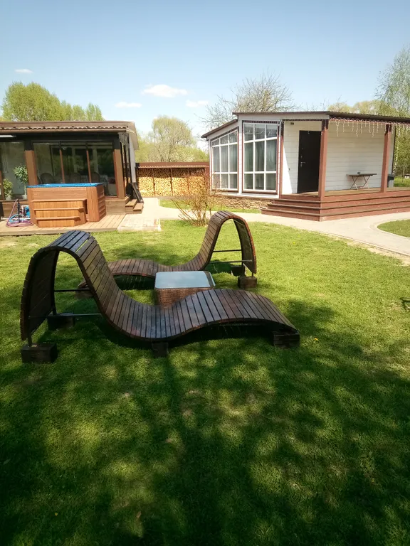 Уютный коттедж с баней и подогреваемой купелью.