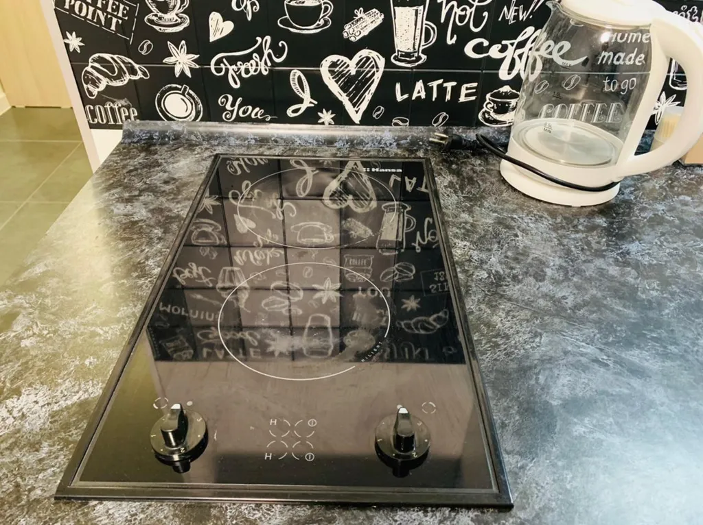 Студия с видом на поля и оранжевый закат