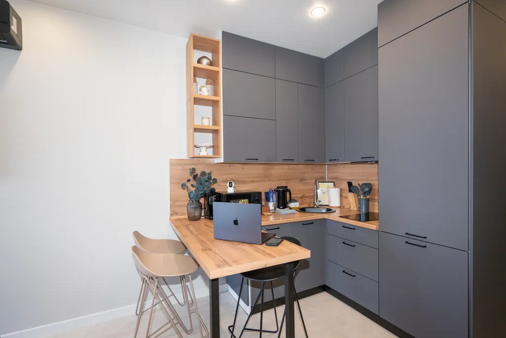 Дизайнерская студия ls-in the moment с видом на море с 11 этажа