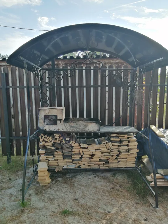 Дом на берегу реки