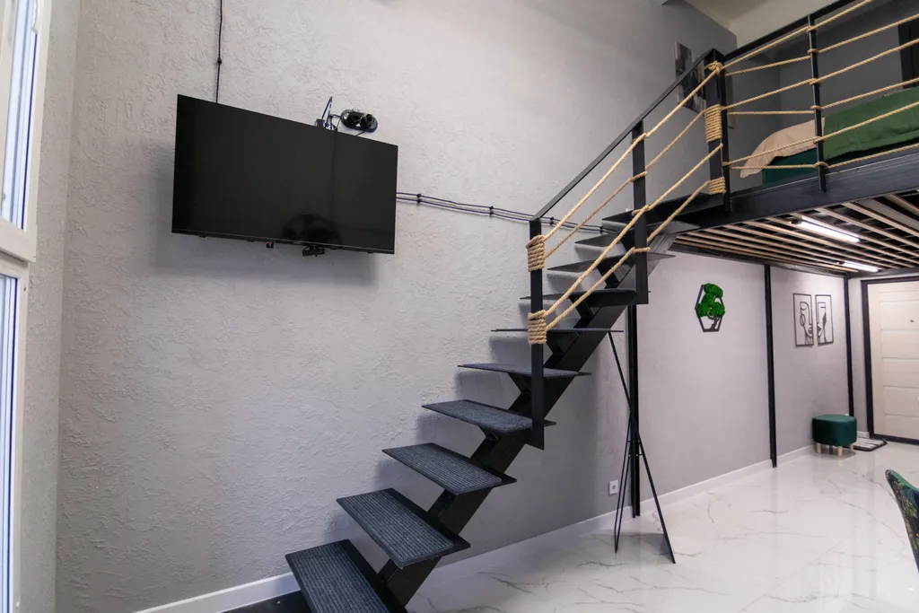 Двухуровневая студия с стильным современным ремонтом