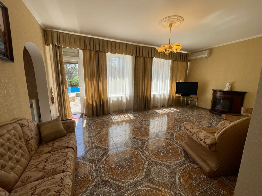 Шикарный коттедж с бассейном