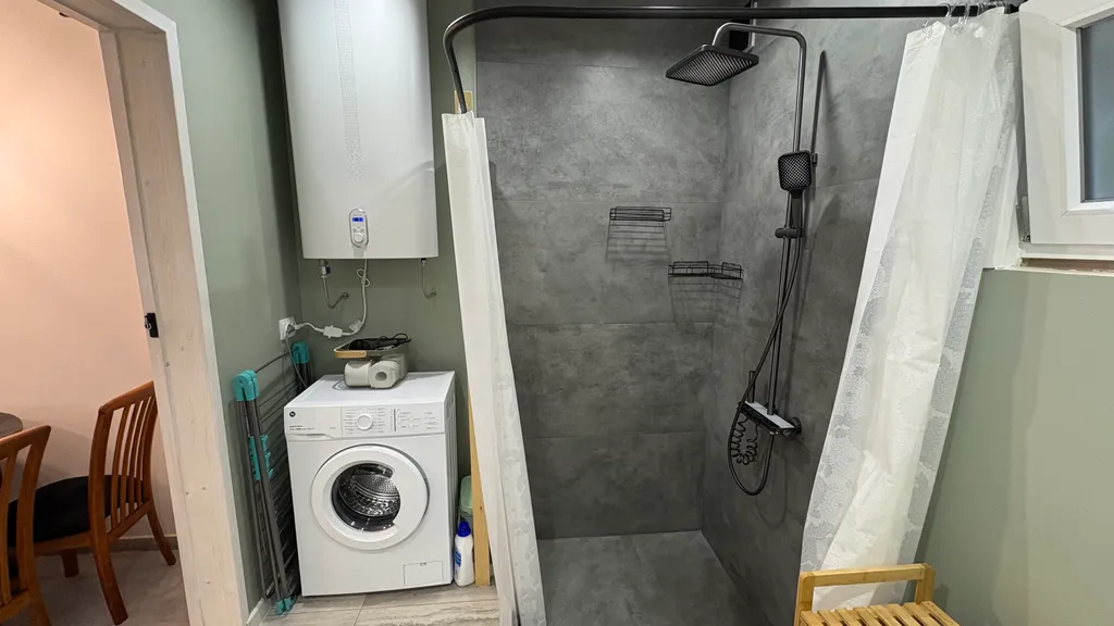 Домик на море, тихое и спокойное место, дубовая роща