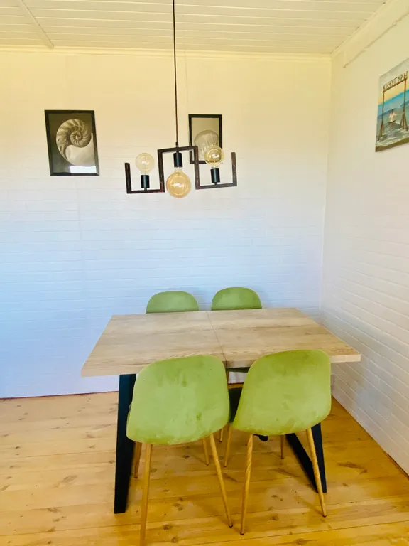 Коттедж Коттедж для семьи на море — Кучугуры