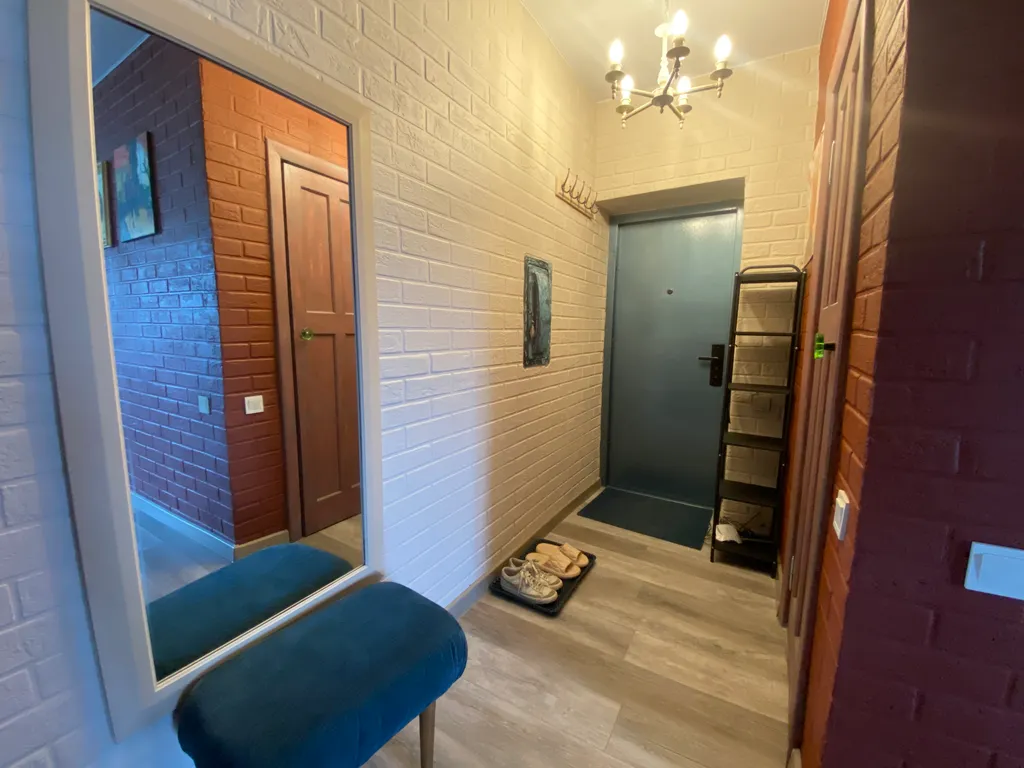 Уютная студия с дизайнерским ремонтом с видом на море и остров Петров