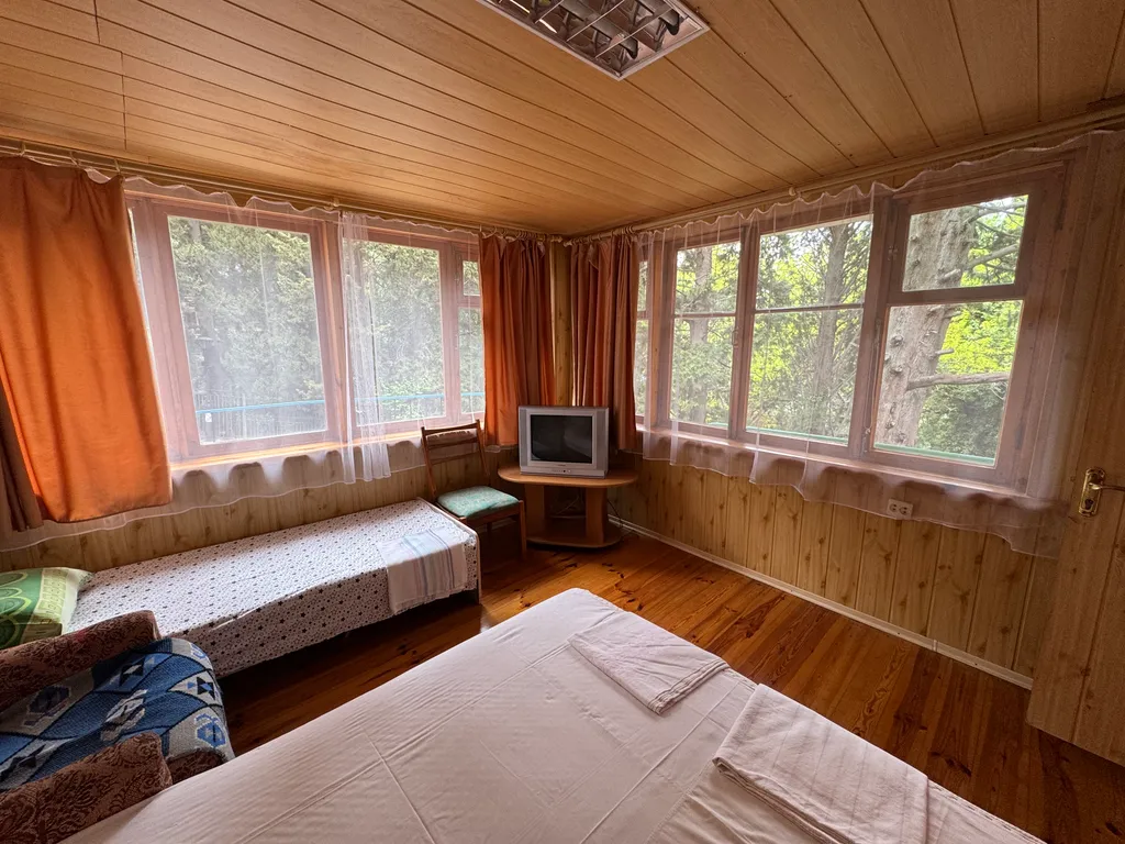 Коттедж Дом с гаражом у моря — аренда посуточно в Гурзуф