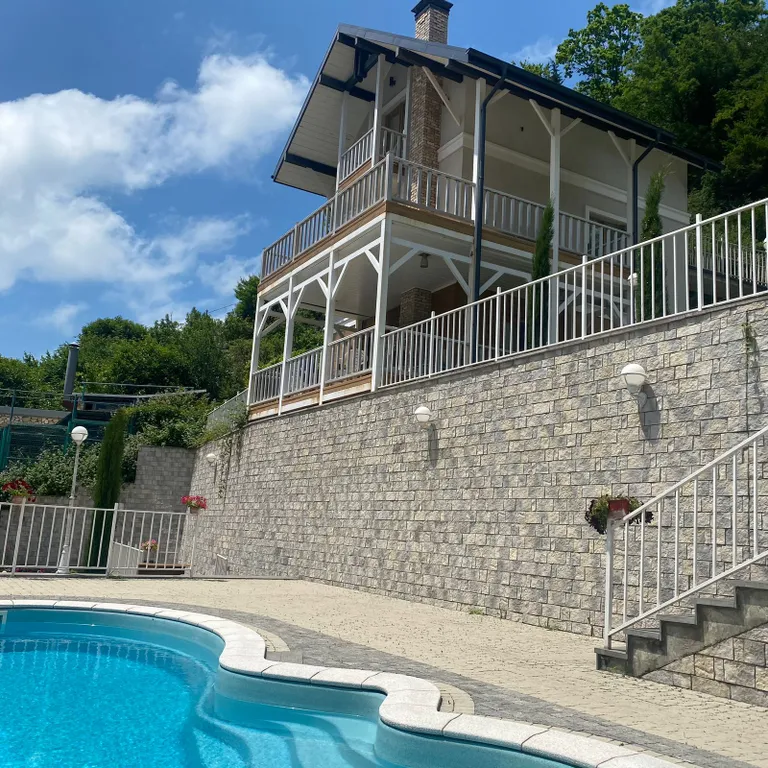 Уютный коттедж — аренда посуточно в Ольгинка