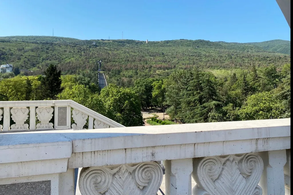 Дом, милый дом в центре города, Район Ваке