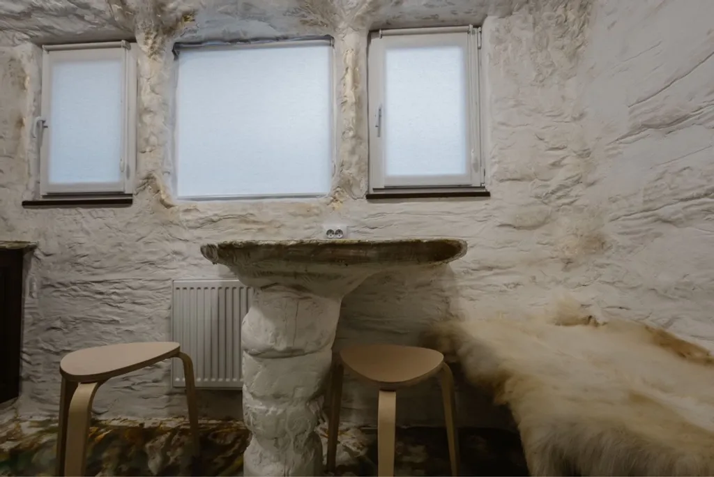 Студия № 6 Пещepа