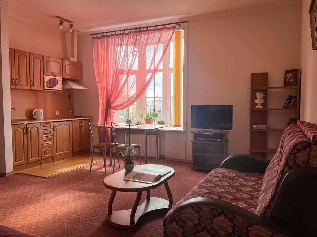 Апартаменты с окном в ванной комнате