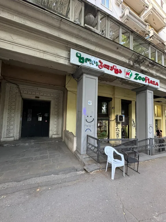 Квартира с 2 спальнями и балконом у цирка, с парковкой