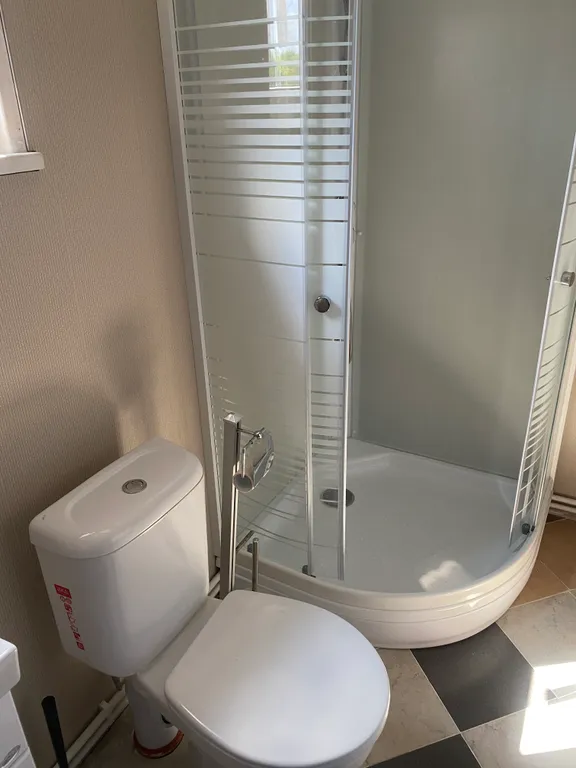 Дом с террасой на берегу реки Кобонка