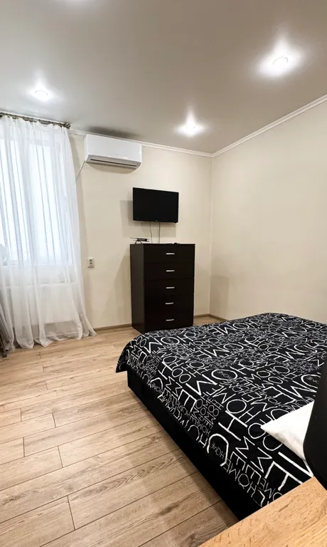 Дом в парке цветник, на курортном бульваре с парковкой и мангалом