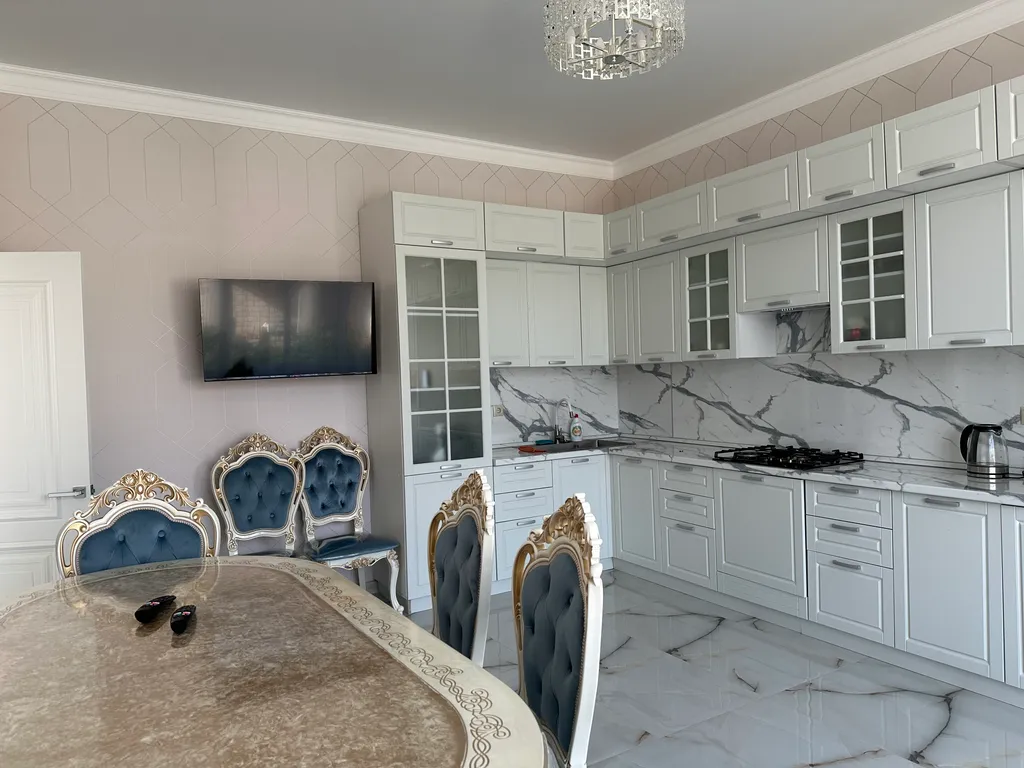 Большой красивый дом у моря