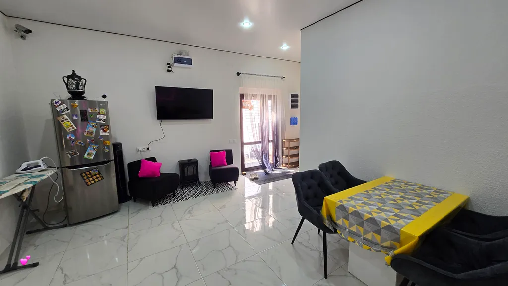 Квартира Квартира Четырёхместный номер в центре города, с зоной отдыха и бассейном — Темрюк