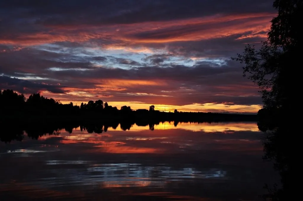Домик на озере в глуши