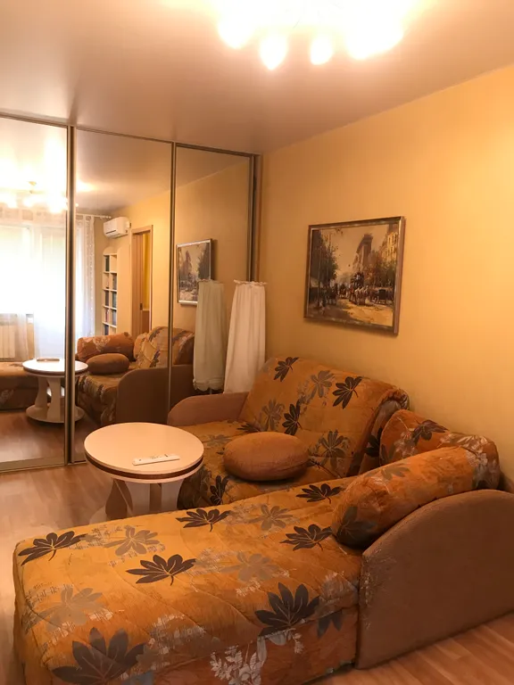 2-комнатная квартира с балконом на Ленина