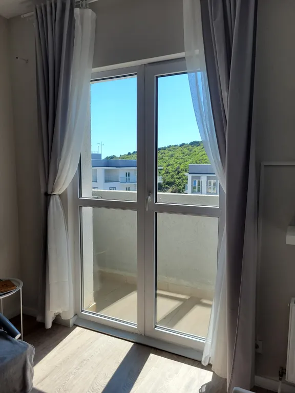 Современная студия у моря с видом на бассейн и горы