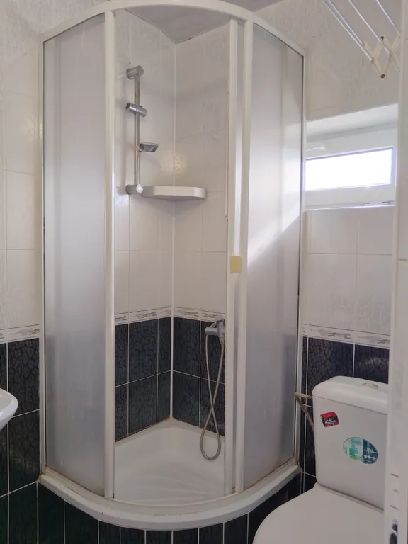 Квартира Квартира Двухместный уютный номер в Гостевом доме "Легенда" с бассейном. — Анапа