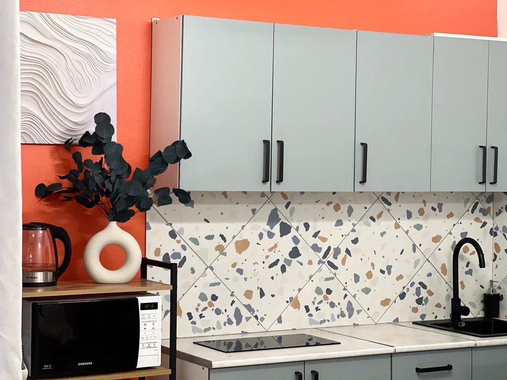 Просторная студия с лоджией и видом на город