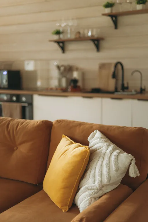 Дом с баней и чаном у воды и леса бохо