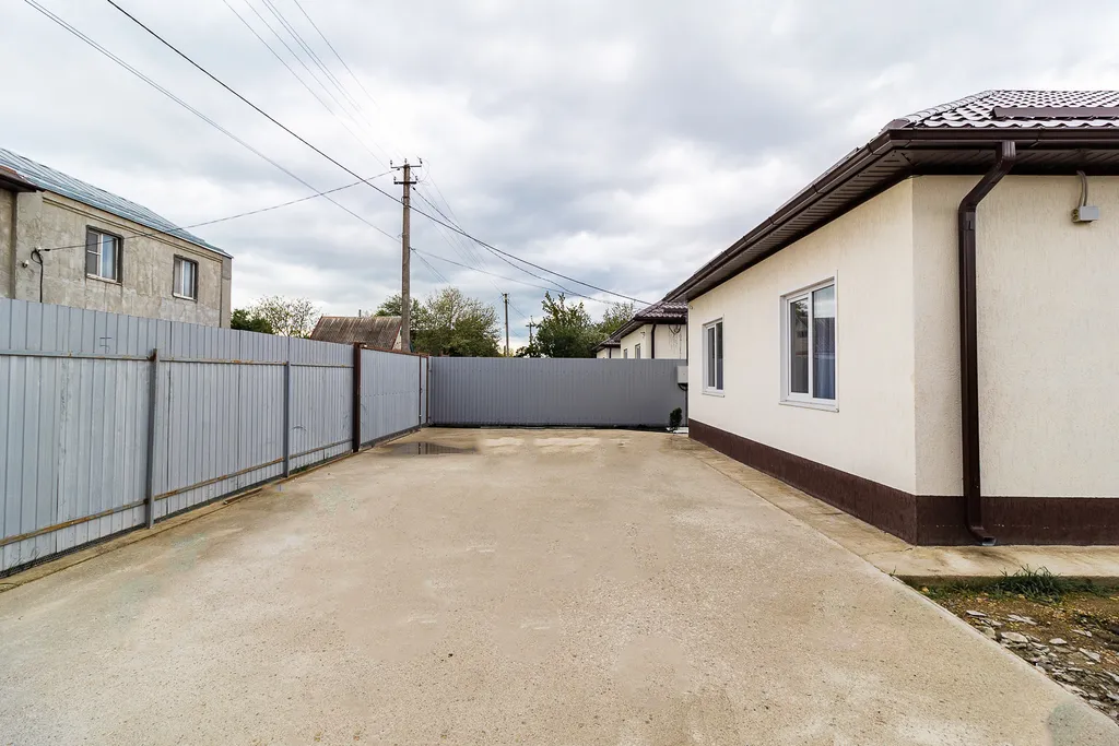 Дом с беседкой, чаном и баней