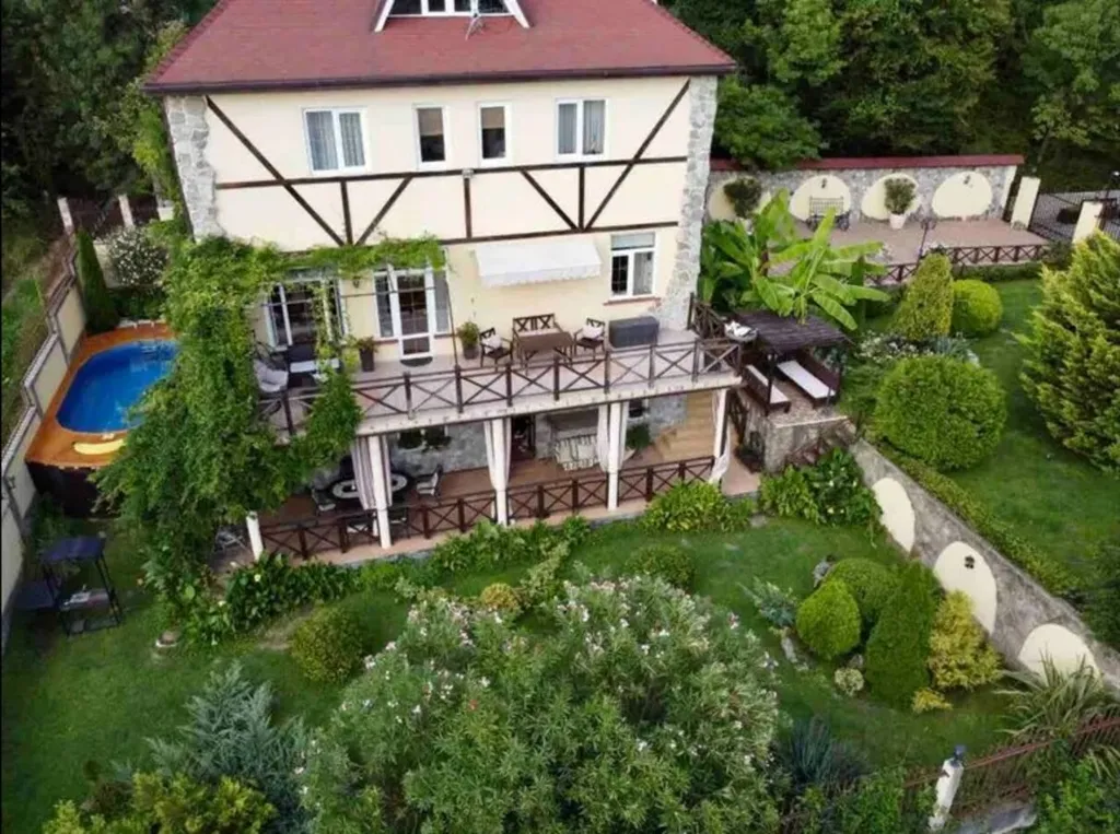 Коттедж Дом с бассейном в дагомысе в тихом месте — Сочи