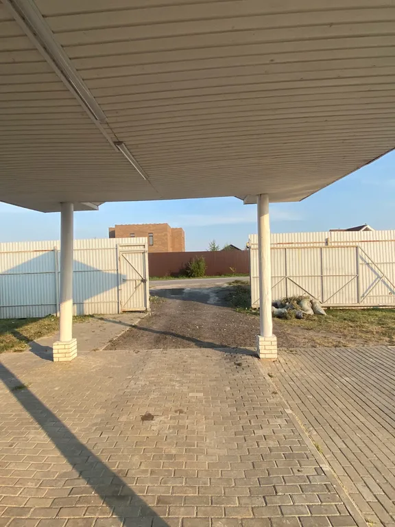 Дом с прудом