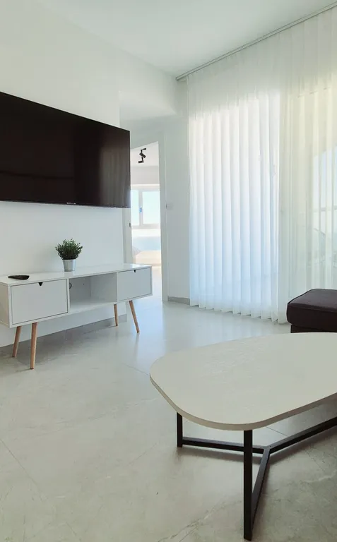 804Первая линия , Парковка ,Бомбоубежище на каждом этаже.