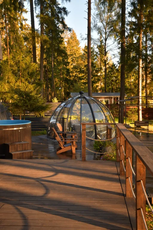 Дом на семью или компанию в лесу у большой воды