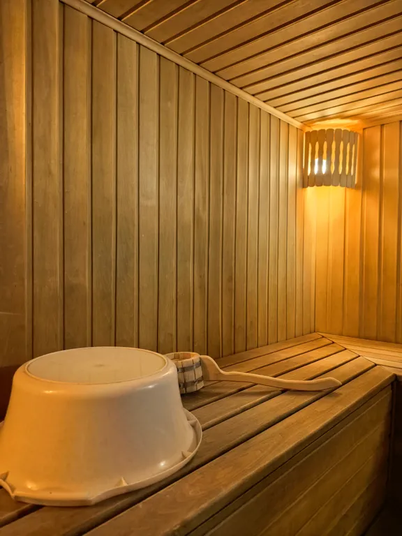 Двухэтажный дом на Банном