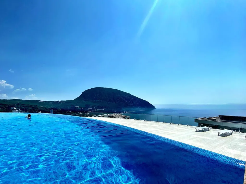 Квартира с панорамным видом на море и горы на юбк