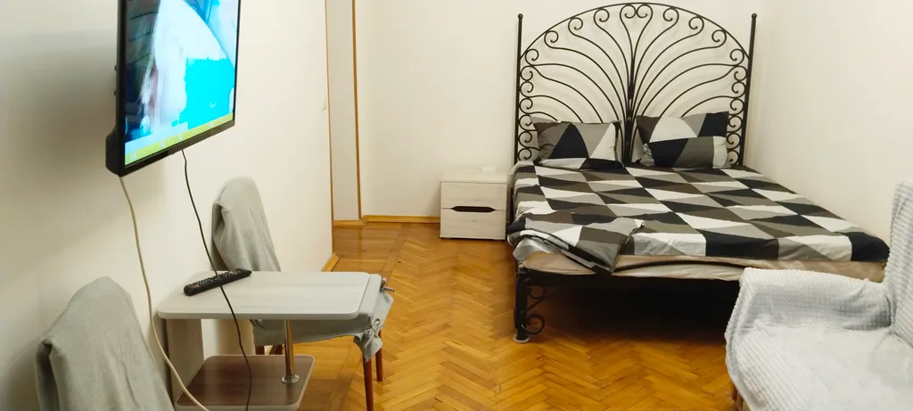 Видовая 1-комнатная квартира ,с балконом на набережной в Ялте — аренда посуточно в Ялта