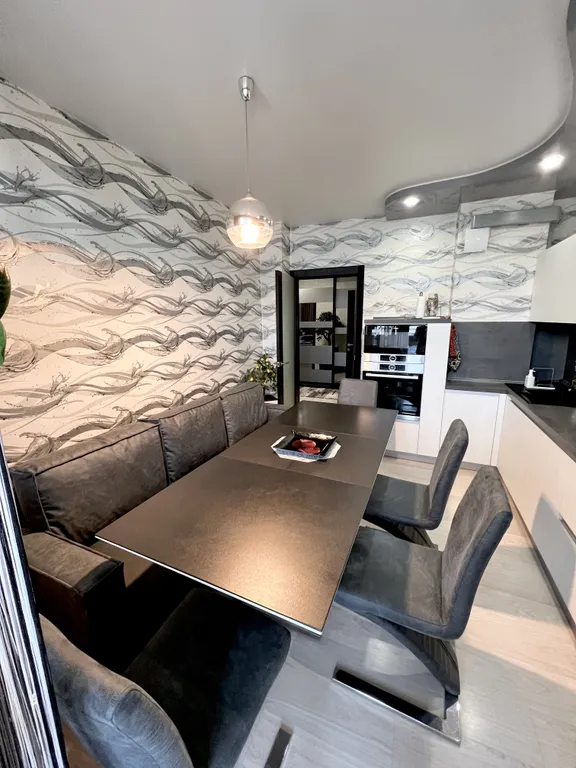 Двухкомнатная квартира в центре с 2 лоджиями