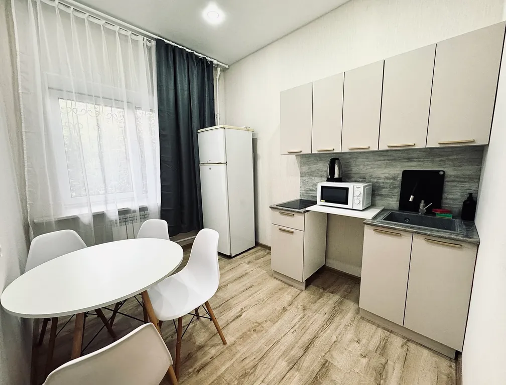 Просторная квартира около Бурнаковская