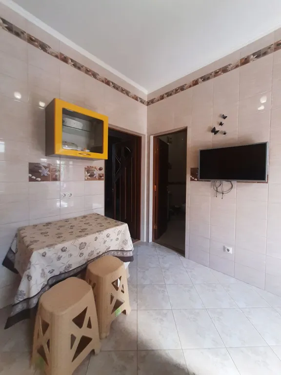 Дом с двориком на берегу моря