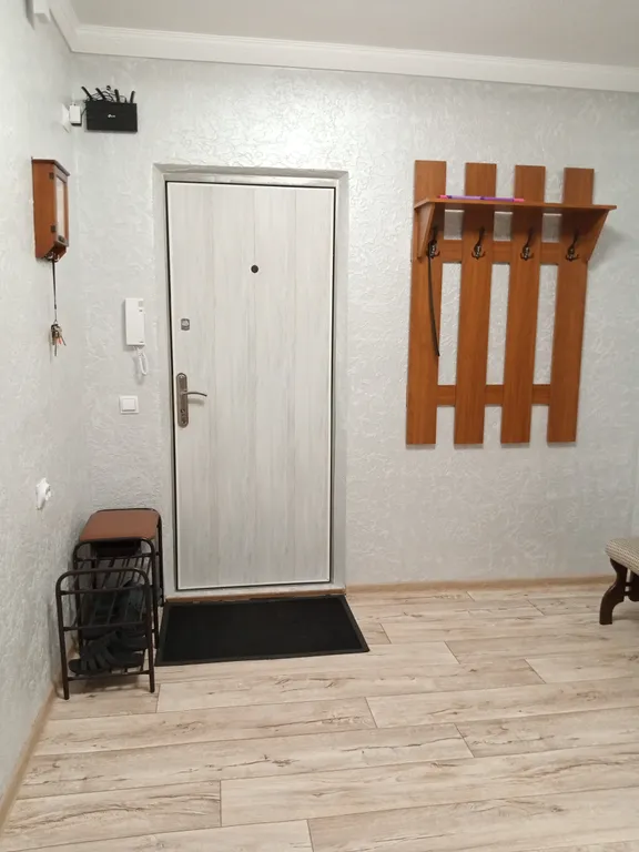 Двухкомнатная квартира с удачной парковкой около трассы Р-217 Кавказ