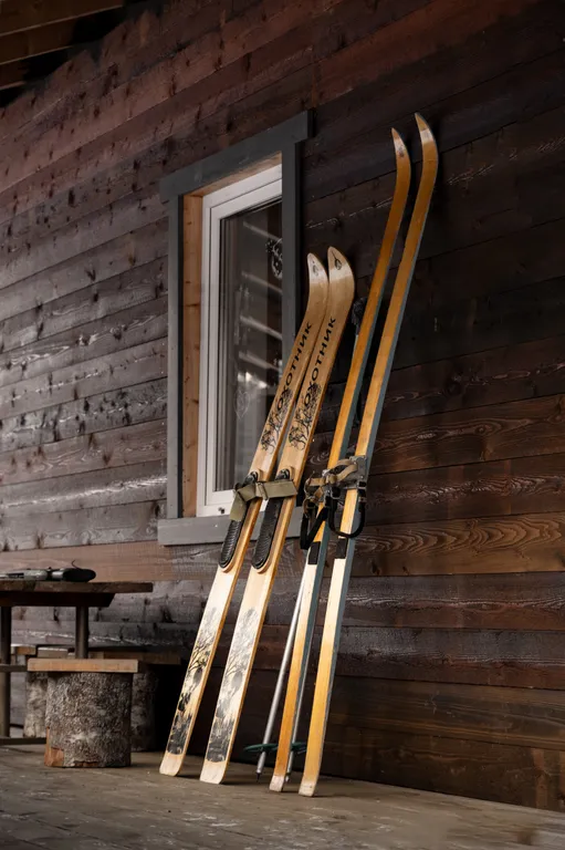 Загородный дом в лесу вблизи залива