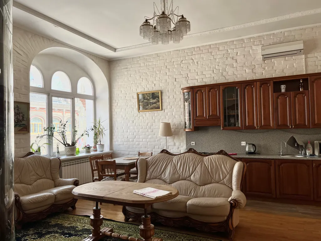 Квартира на усадьбе в купеческом центре исторического города