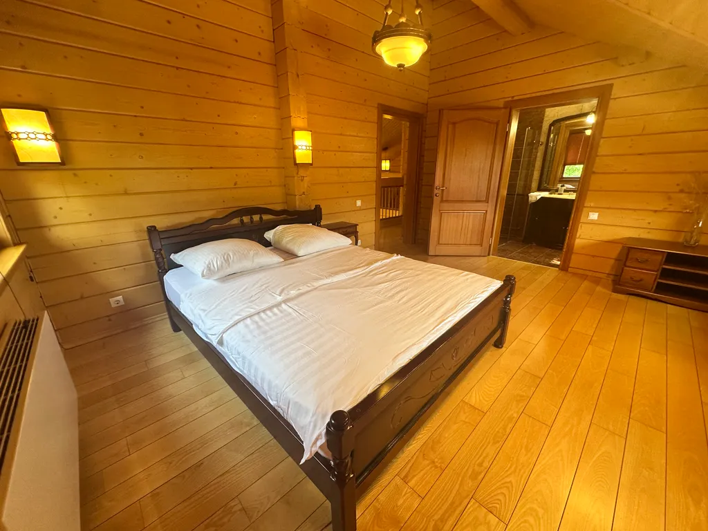 Деревянный дом с приватной территорией