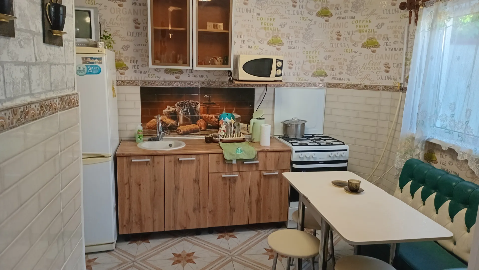Газовая плита,микроволновка