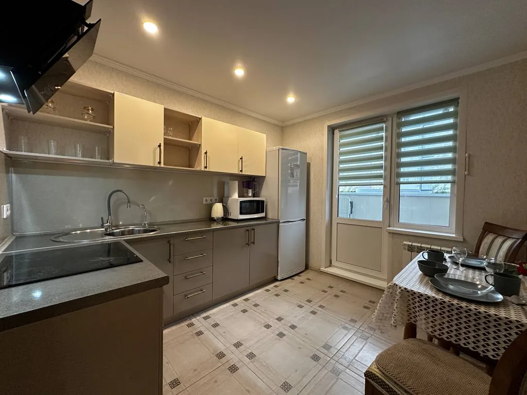 Просторная однокомнатная квартира в новом доме — аренда посуточно в Тольятти