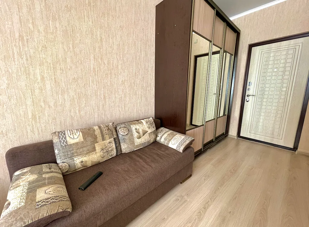 Квартира с кроватью и с диваном