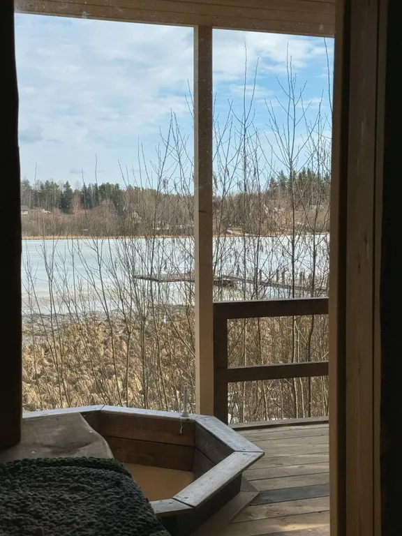 Дом с видом на озеро рядом с Ладожскими шхерами