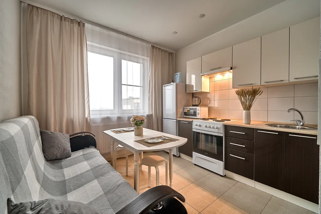 Однокомнатная квартира с двуспальной кроватью и диваном