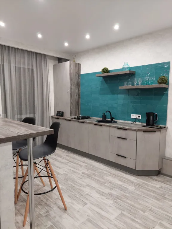 Студия с камином и креслом - коконом для двоих